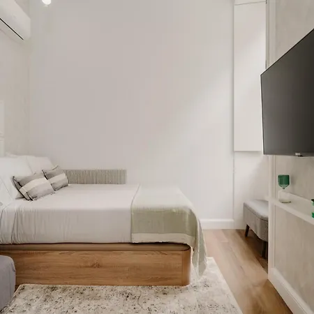 Charming With Ac, Next To Metro Station *