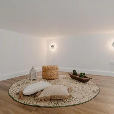 Charming With Ac, Next To Metro Station 아파트 *